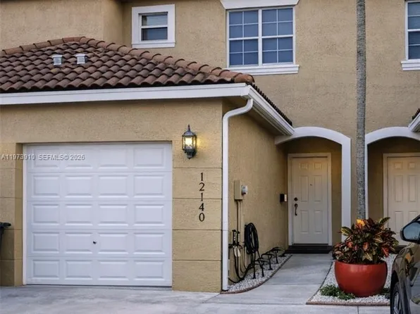 12140 SW 4th St, Pembroke Pines, FL 33025