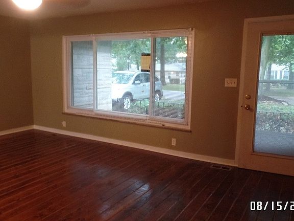 4th image of 4215 Victoria Dr