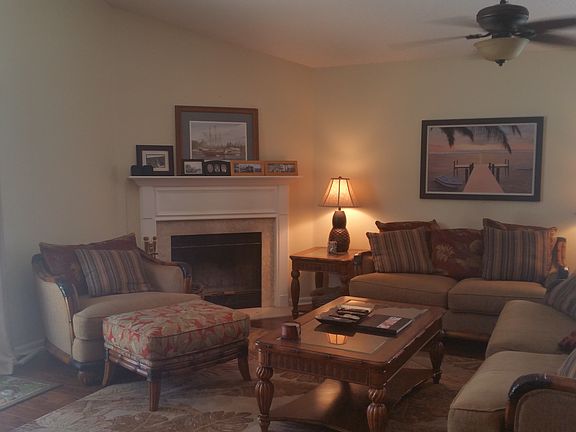 3rd image of 225 Charlemagne Cir