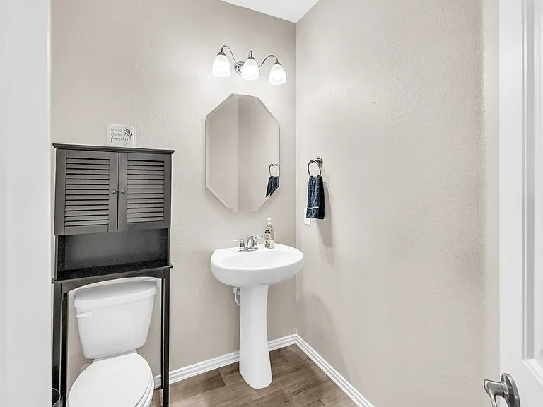 2313 Sky View Rd — Photo 32
