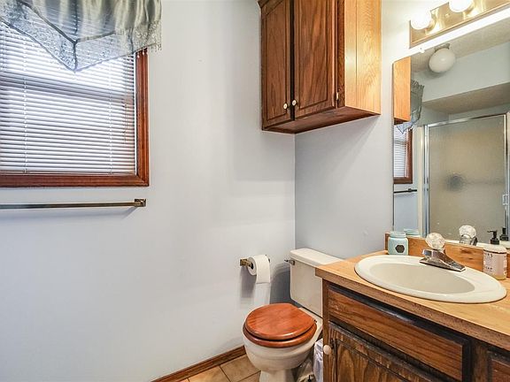 3rd image of 1517 S Shalamar Dr