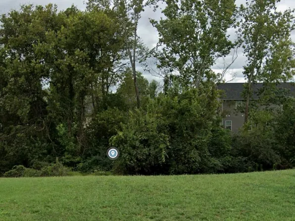 6106 Port Antonio Rd, Louisville, KY 40219