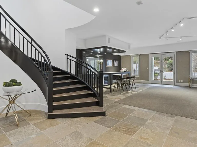 997 Davis Dr — Photo 85