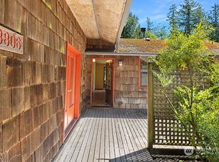 8806 Battle Point Dr NE, Bainbridge Island, WA