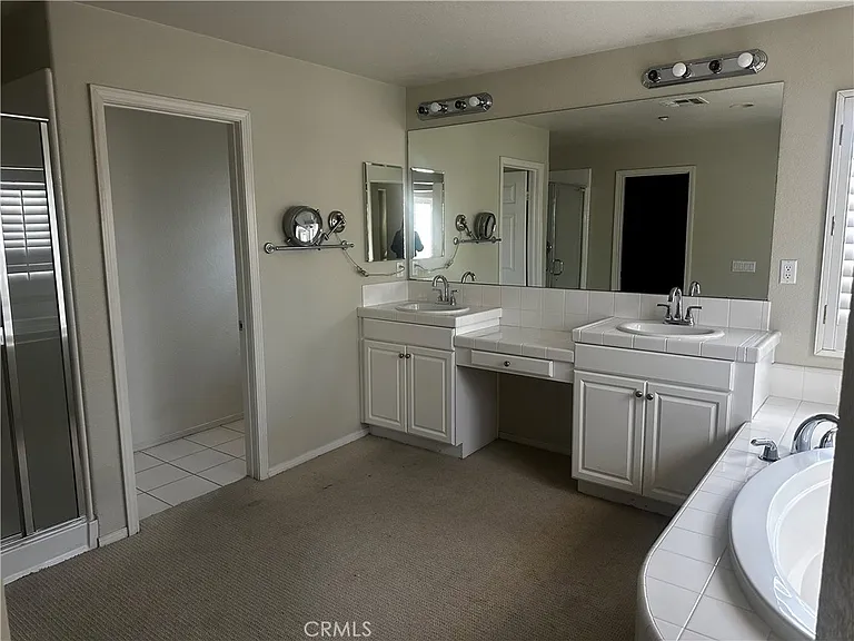 5762 Newcomb Ct — Photo 8