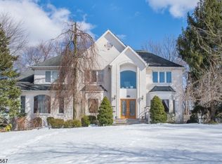 3 Gloede Ct, Parsippany, NJ 07054