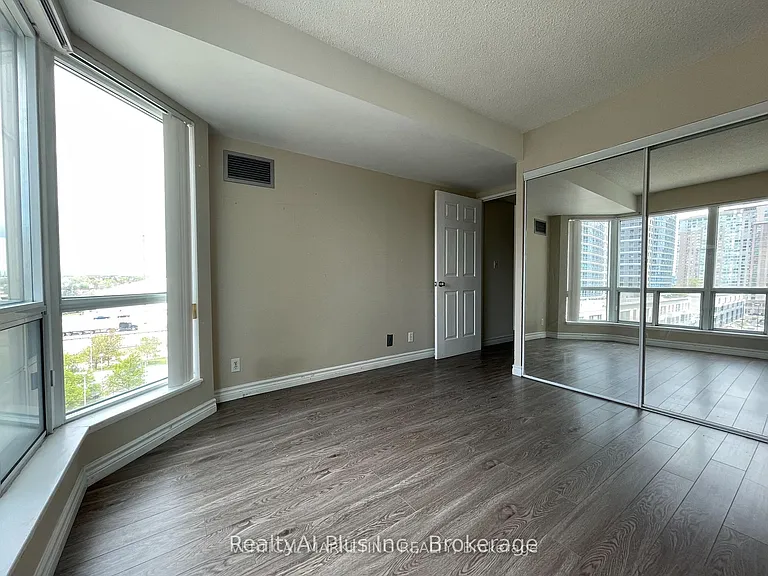 11 Lee Centre Dr #701 — Photo 10