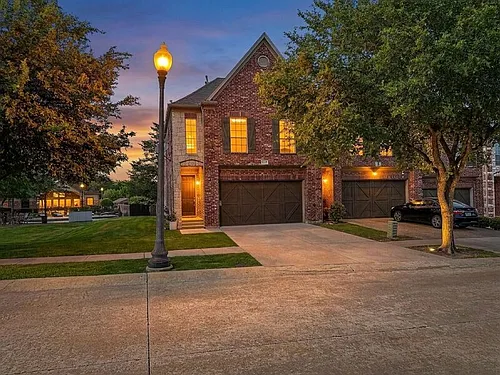 1004 Colonial Dr #TX 75019 Photo 1