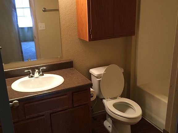 5th image of 929 Meadowlands Dr