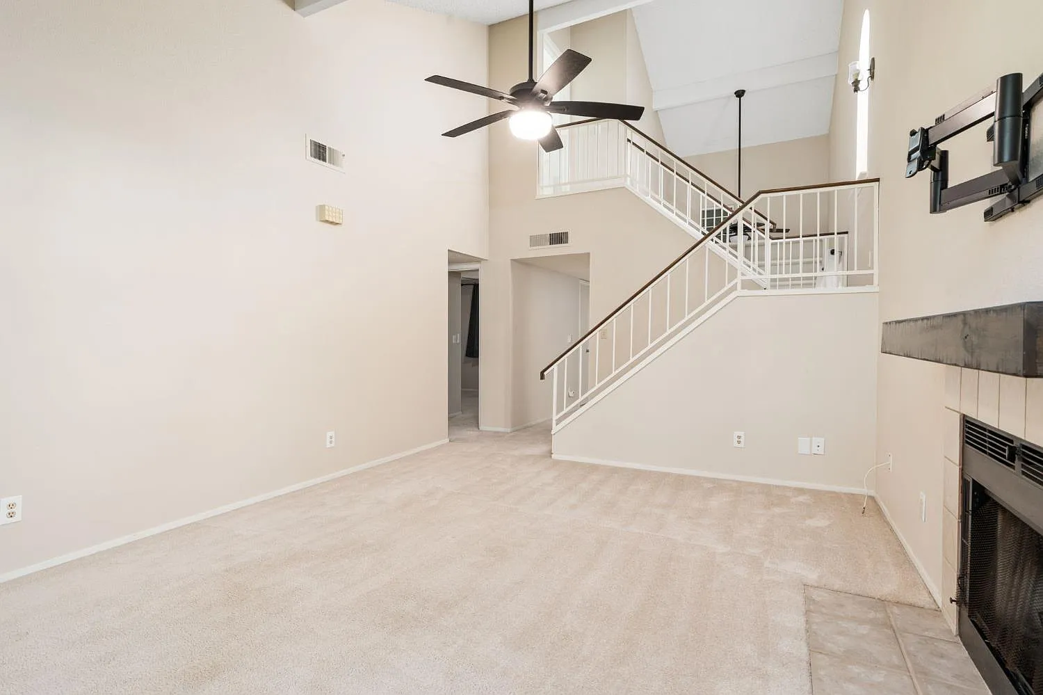 3 bed, 1427 sqft, $2,700 — Photo 3