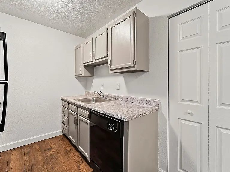 Metro Apartments At Bethalto — Photo 18