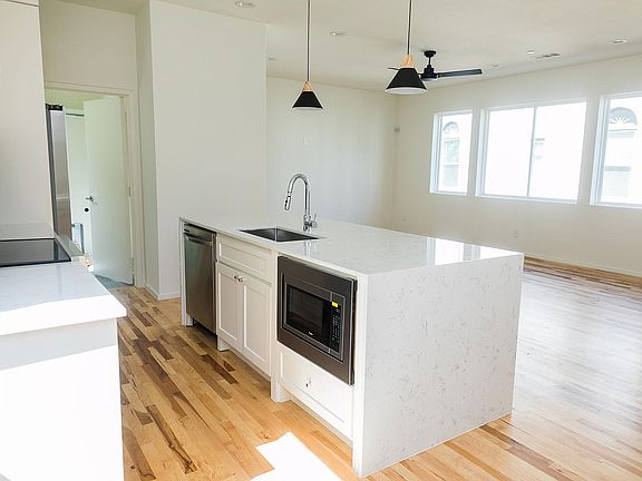 2nd image of 4138 Herschel Ave