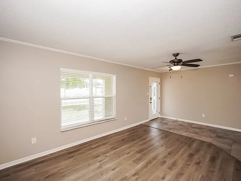 8277 Chesebro Ave — Photo 4