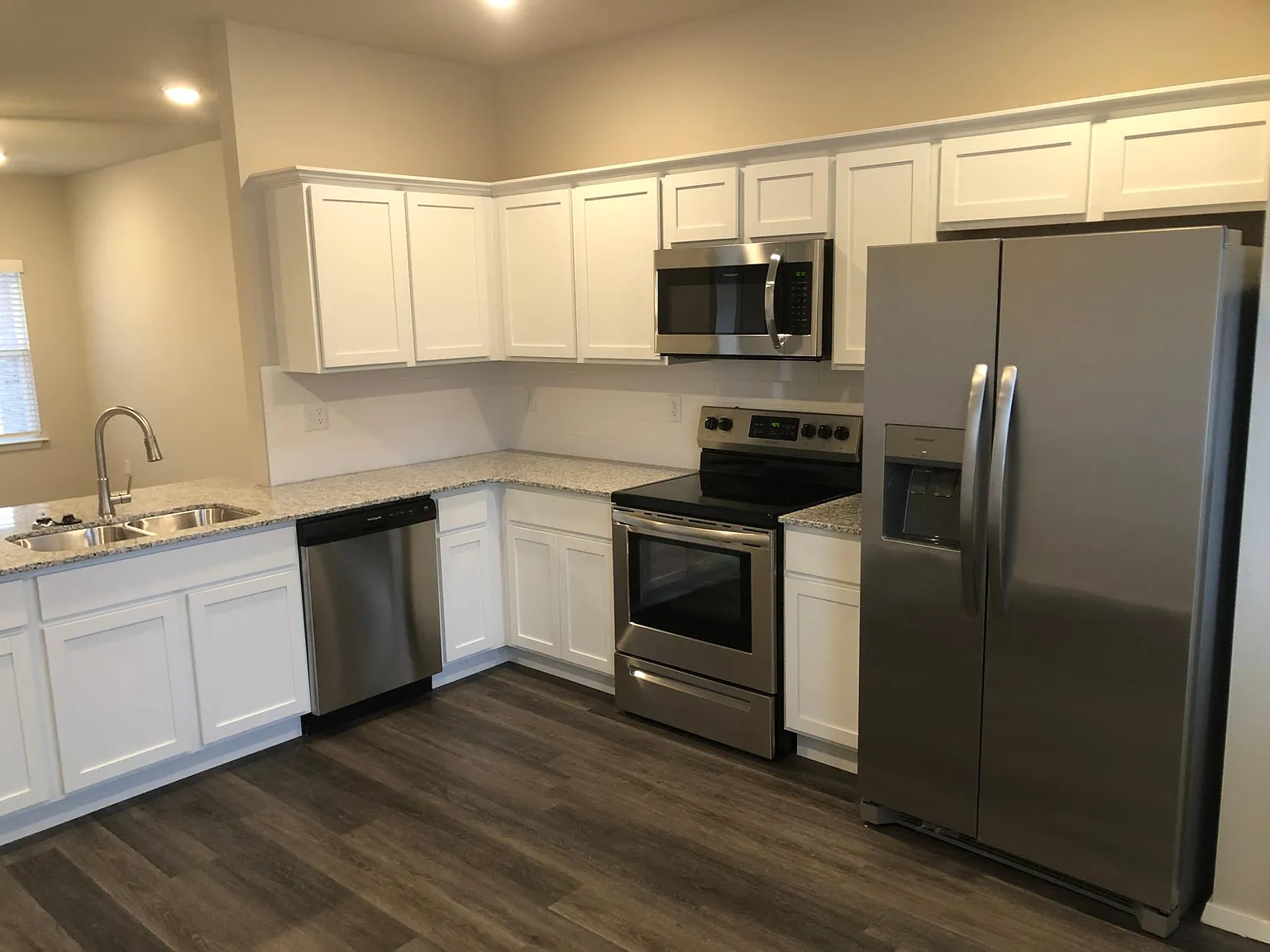3 bed, 1400 sqft, $1,699 — Photo 4