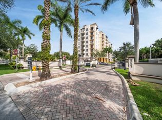 9021 SW 94th St APT 310, Miami, FL 33176