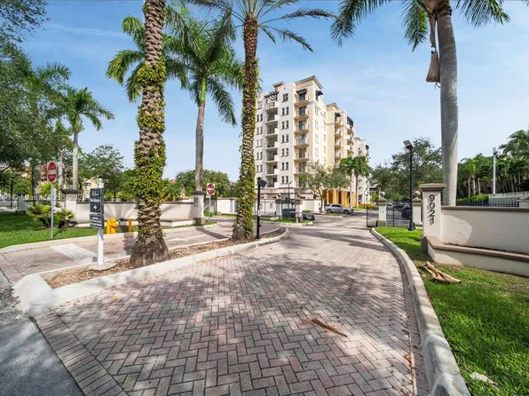 9021 SW 94th St APT 310, Miami, FL 33176