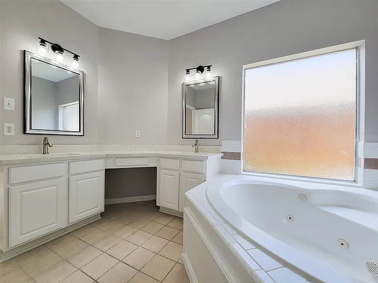 9410 Barretts Glen Ct — Photo 24