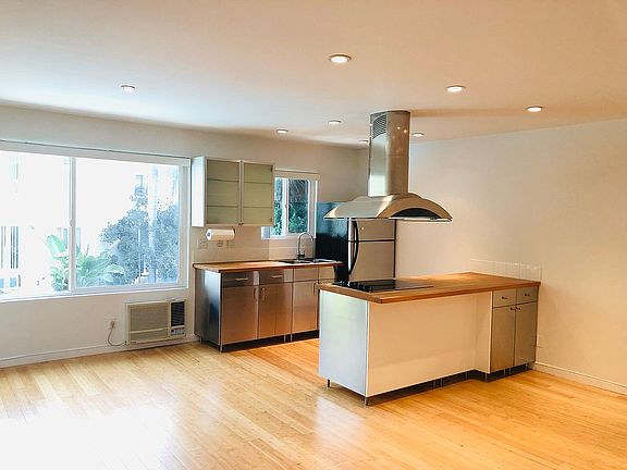 3rd image of 968 Larrabee St APT 112