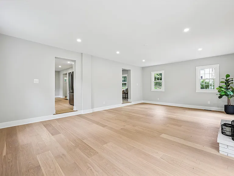 218 Biddulph Rd — Photo 11
