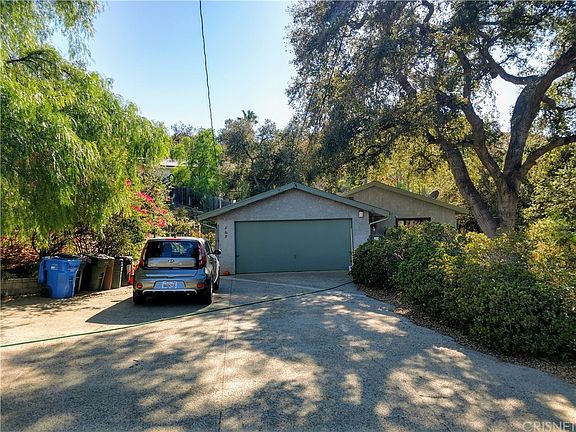2nd image of 865 Katherine Rd