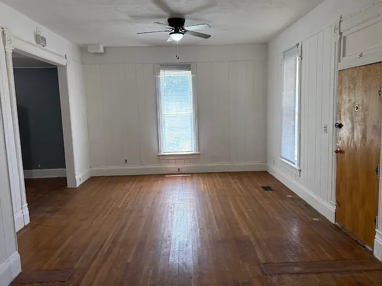 611 N Springfield Ave — Photo 5