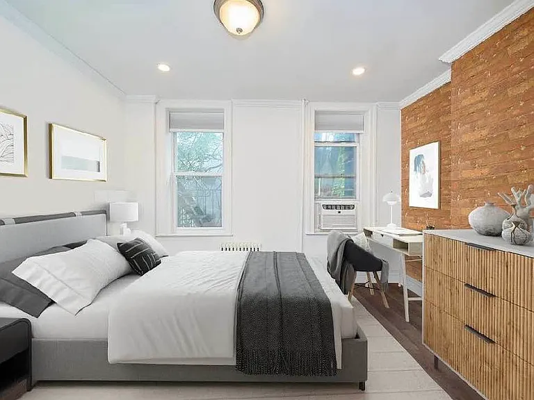318 E 6th St #6 — Photo 4