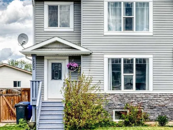 1552 S McAlpine St, Carstairs, AB T0M 0N0