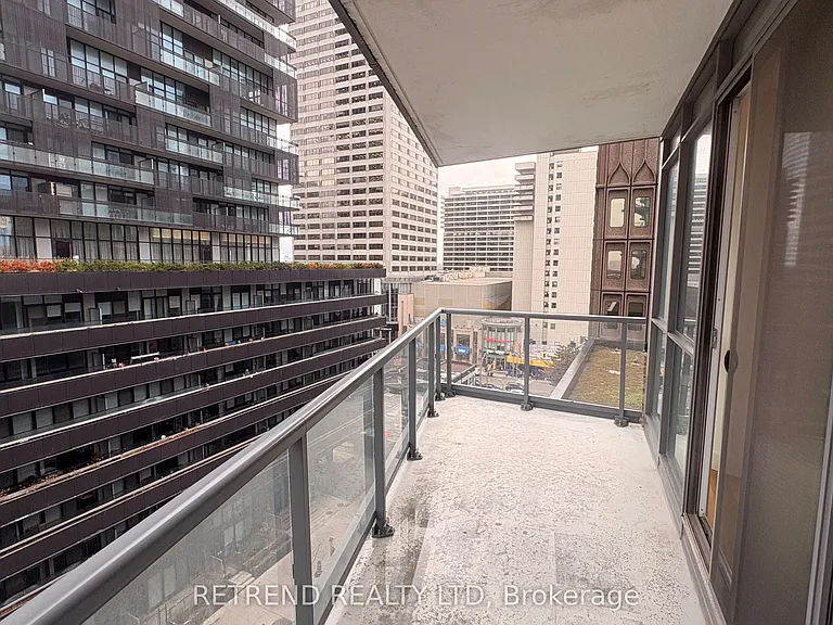 30 Roehampton Ave #802 — Photo 20