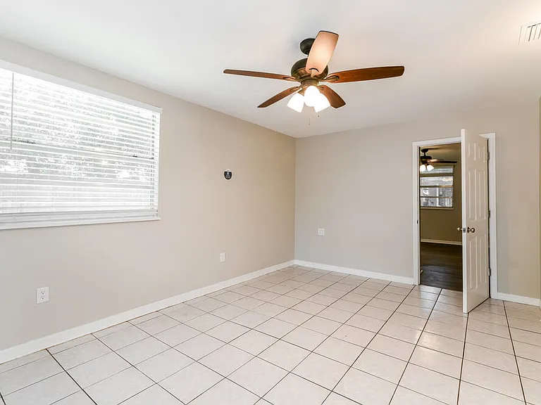 724 Iowa Woods Cir E — Photo 7