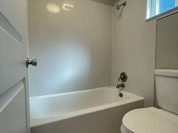 3rd image of 421 14th St #C