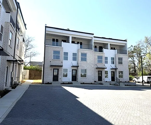 2203 Foster Ave #2205-2221 — Photo 19