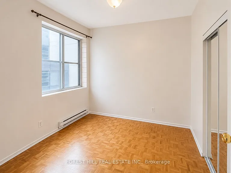 126 Dundas St E #301 — Photo 6