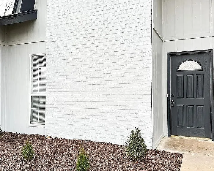 218 SE Surrey Pl — Photo 2