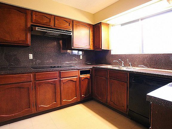 3rd image of 5050 Tain Dr
