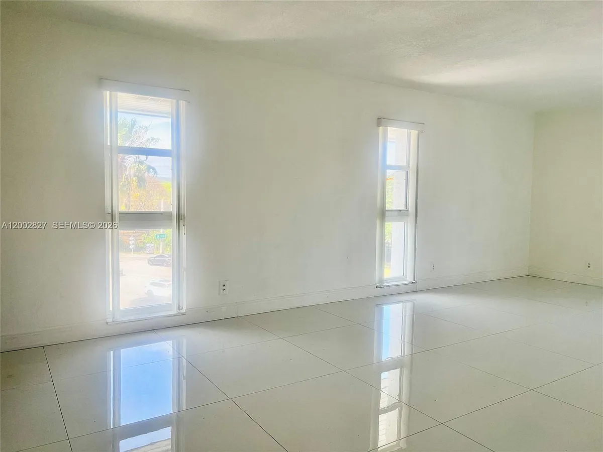 Building Photo - 405 S Pine Island Rd #403D