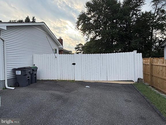 3rd image of 114 Lark Ln