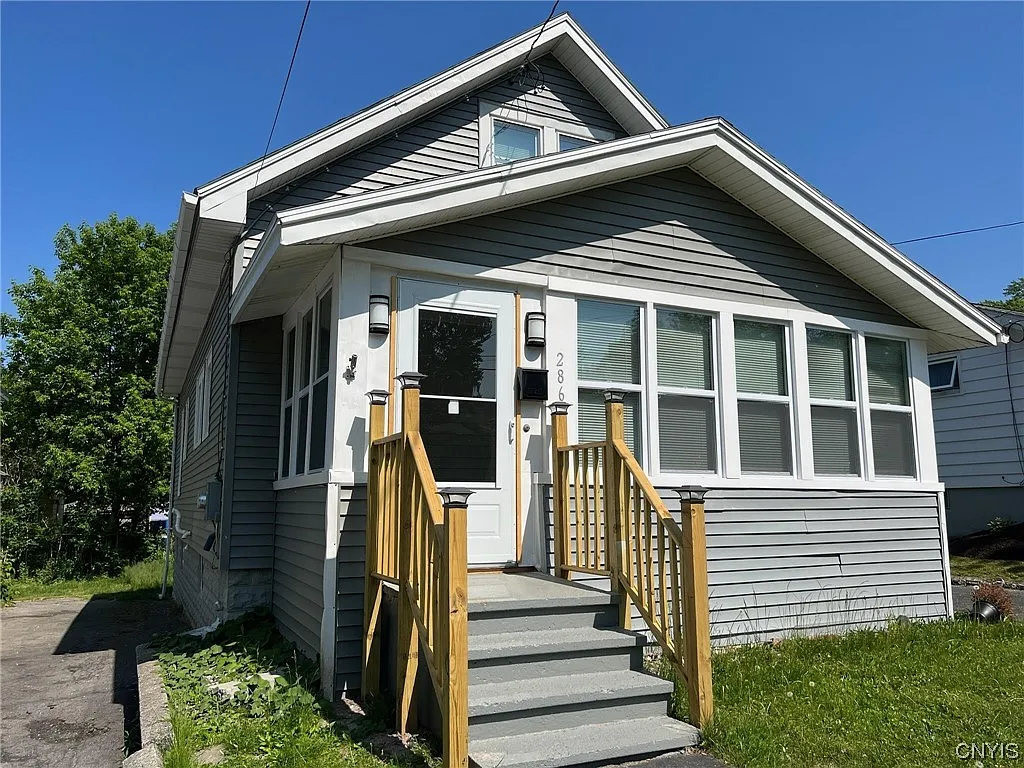 286 Norwood Ave photo 1