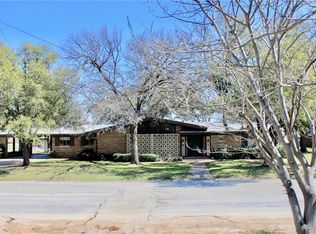 304 N Harding St, Breckenridge, TX 76424
