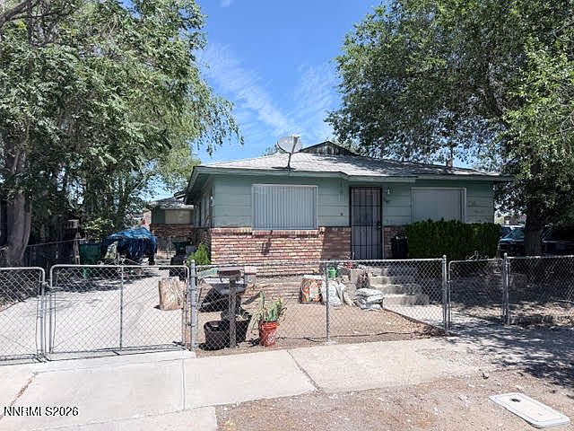 1st image of 861 Aitken St