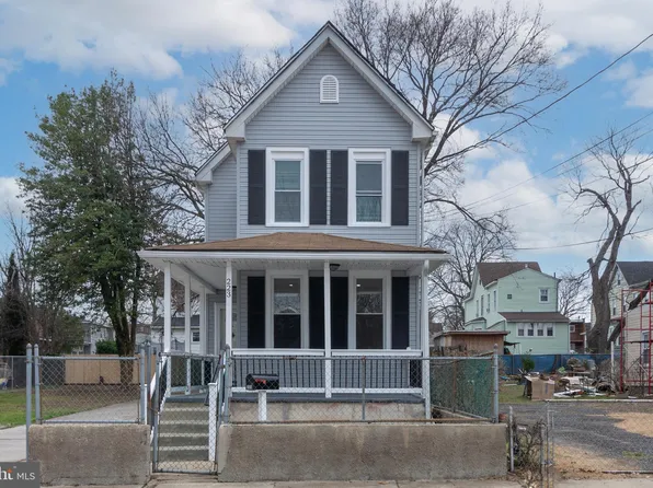 223 S 34th St, Camden, NJ 08105