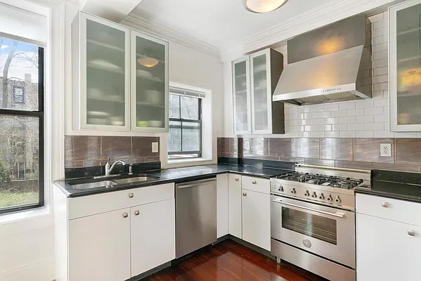 Sold by Compass | media 6