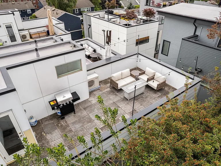 921 10th Ave E #B — Photo 28