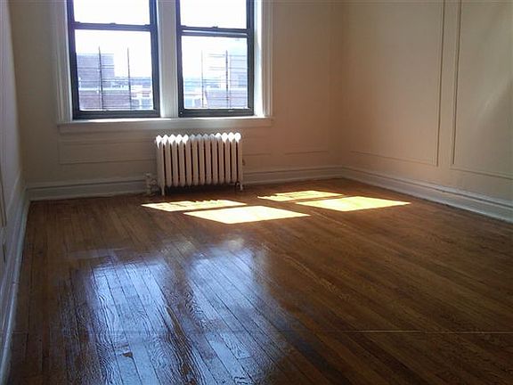 3rd image of 4862 Broadway