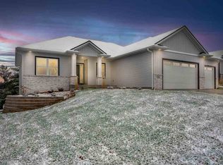 2922 Diamondback Rd, Hiawatha, IA 52233