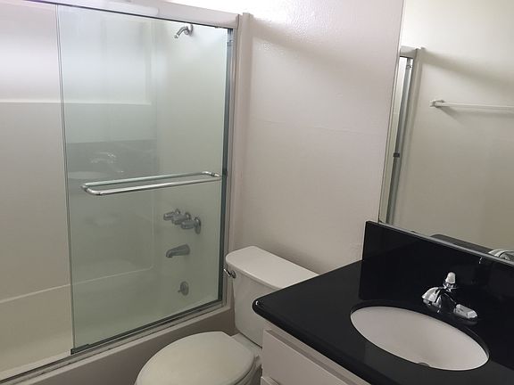 4th image of 1808 Mackay Ln #21