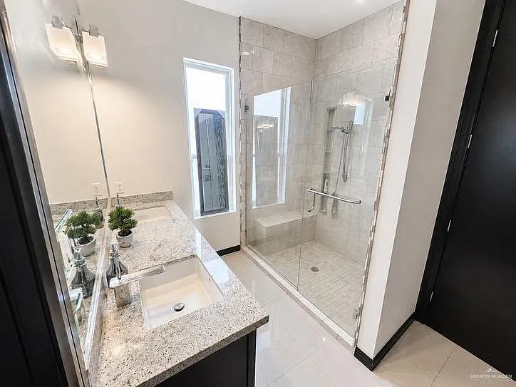 211 Driftwood Ave — Photo 14
