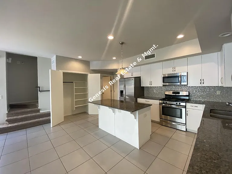 933 E Park Modern Dr — Photo 12