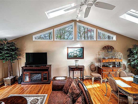 3rd image of 26 Waterbury Road