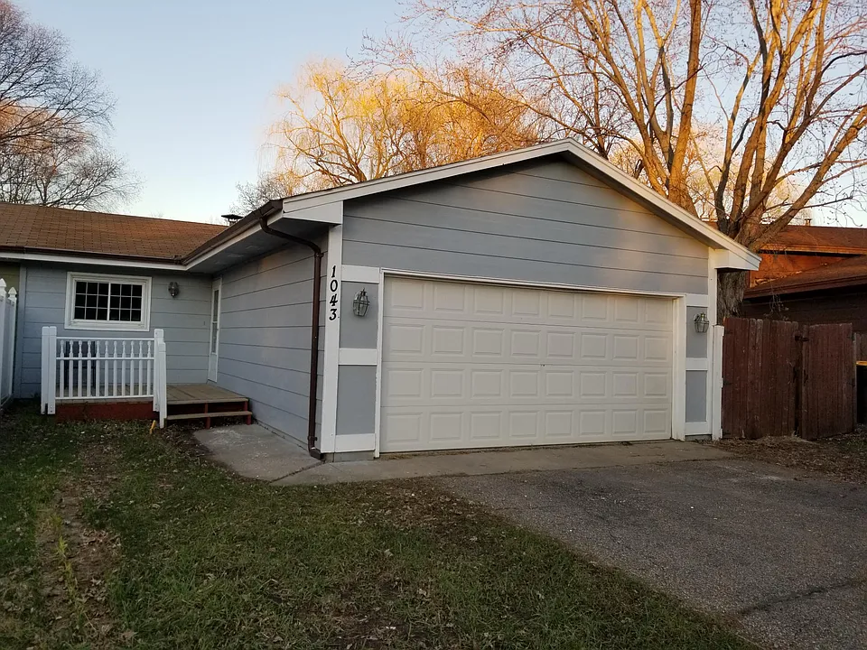 1043 Eastview Cir