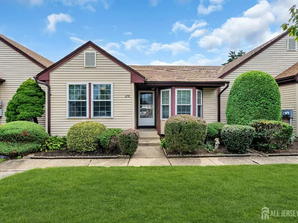 27 Benjamin Franklin Dr #B, Monroe Township, NJ 08831